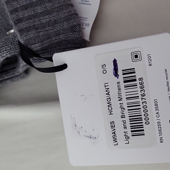 Womens light and bright mittens by lulu lemon! - Picture 10 of 10